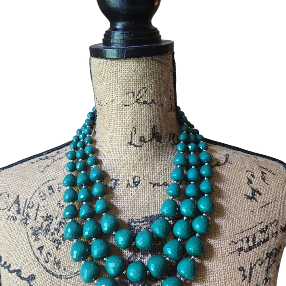 Elegant Turquoise Beaded Necklace
